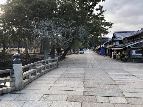 東大寺南大門前の通り